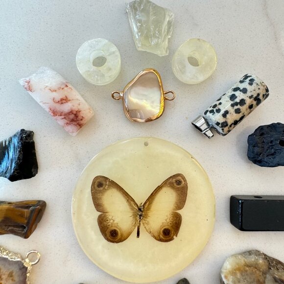 Natural Stone and Crystal Pendant Lot - Picture 7 of 11